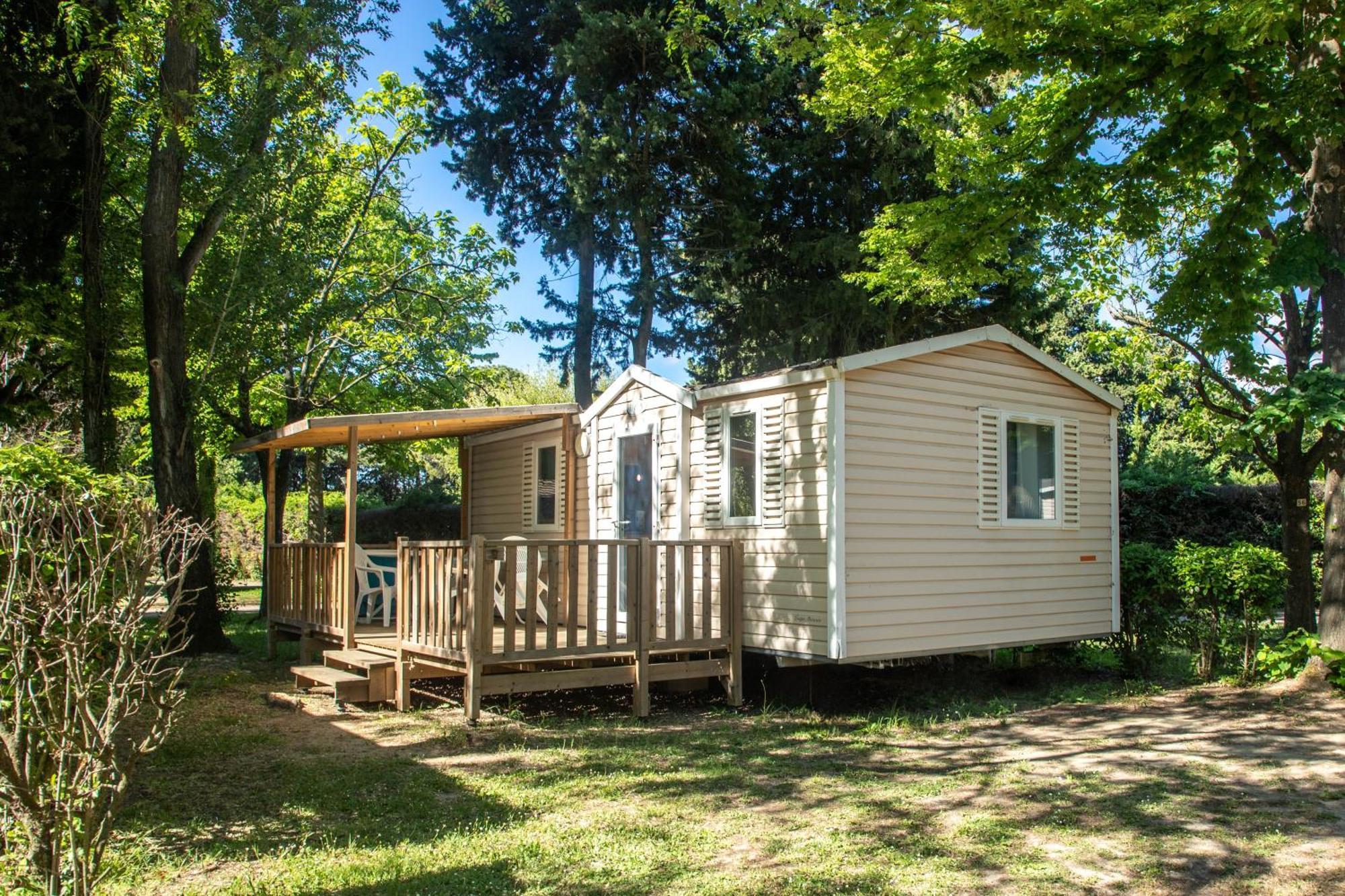 Camping Les Avignon - La Laune فينوف ليز أفيجْنْ المظهر الخارجي الصورة