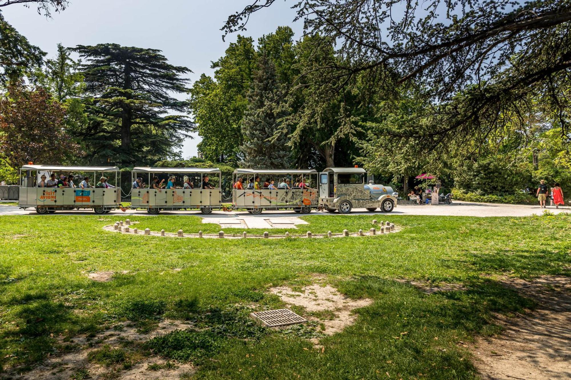 Camping Les Avignon - La Laune فينوف ليز أفيجْنْ المظهر الخارجي الصورة